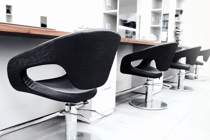 Haarschneideplätze im schlichten Design zum Wohlfühlen