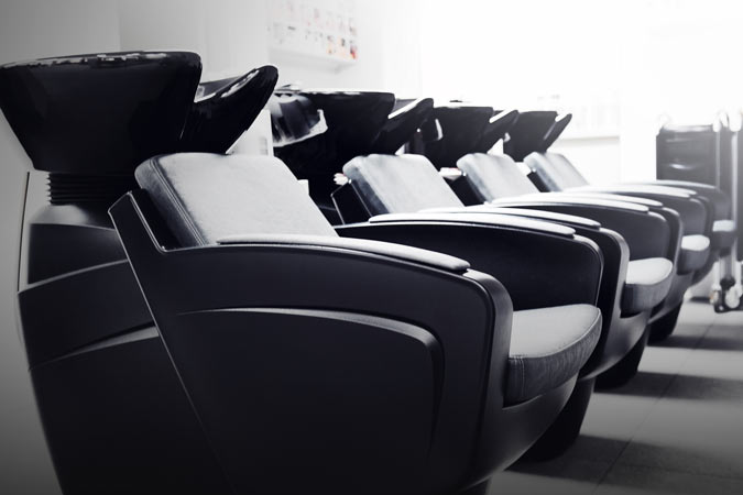 Komfortable aber schlichte Haarwaschplätze bei Hair by Batin